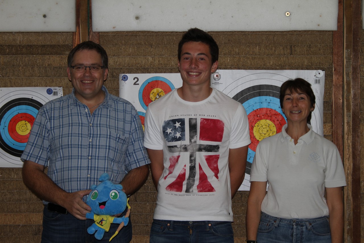 Thomas Koenig de retour de Wuxi et les jeunes archers du club. 